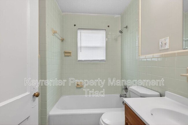 Building Photo - 506 Rocky Knoll Rd