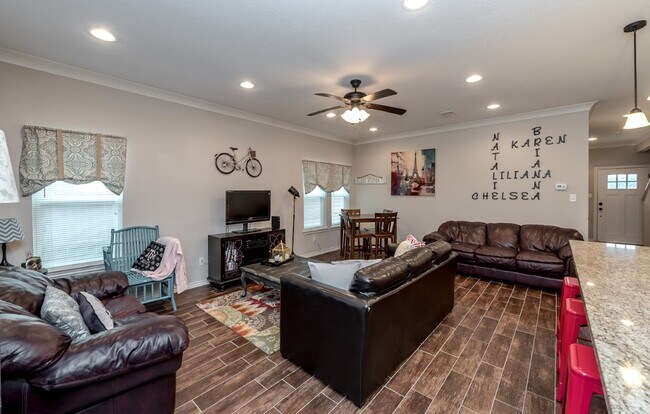 Building Photo - 1117 Oney Hervey Dr