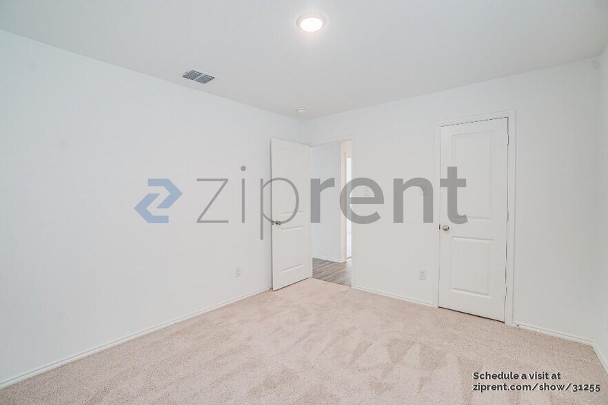 Building Photo - 627 Cochran Dr