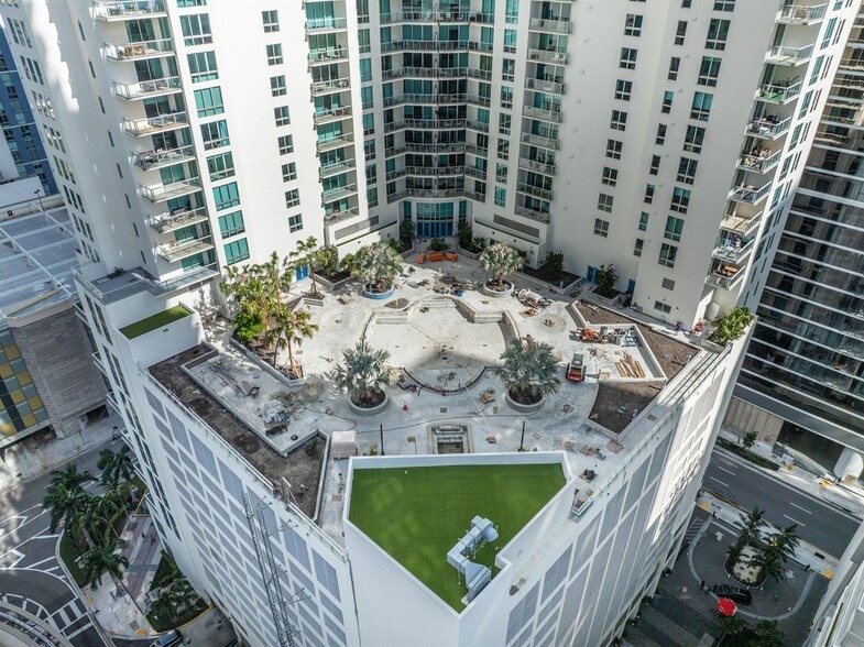 Building Photo - 300 S Biscayne Blvd