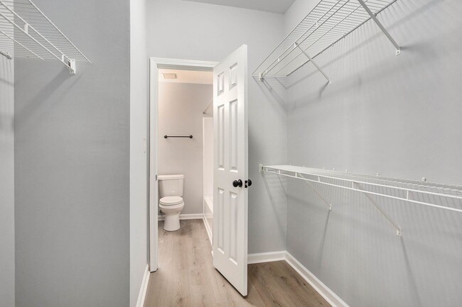 Building Photo - Newly Renovated 4/3 Near Beltline!