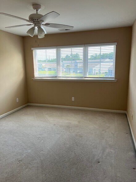 Building Photo - 129 Parmelee Dr