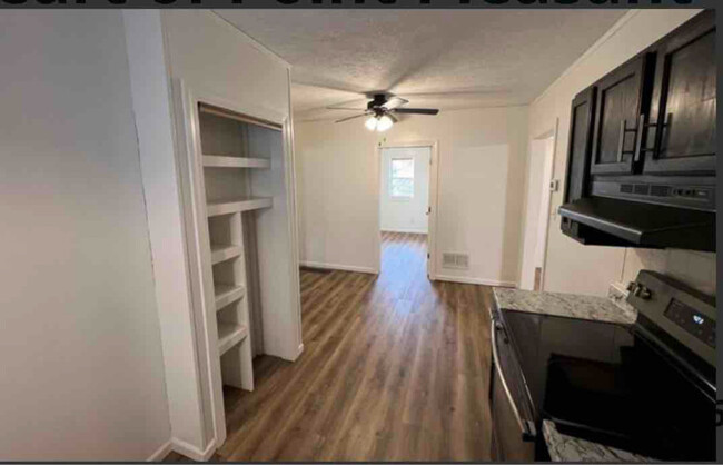 Building Photo - 106 S Park Dr