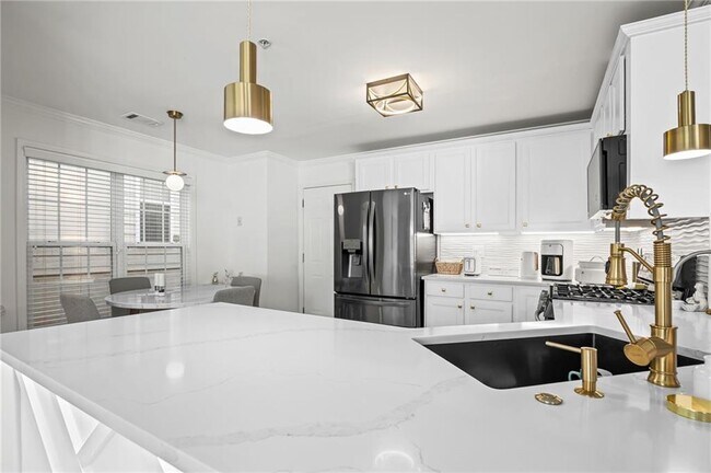 Building Photo - 266 Balaban Cir