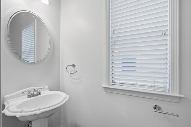 Building Photo - 1198 Island Pl E