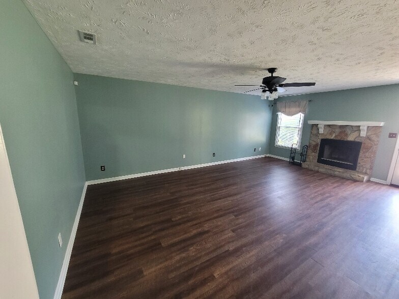 Building Photo - 309 Sparrow Dr