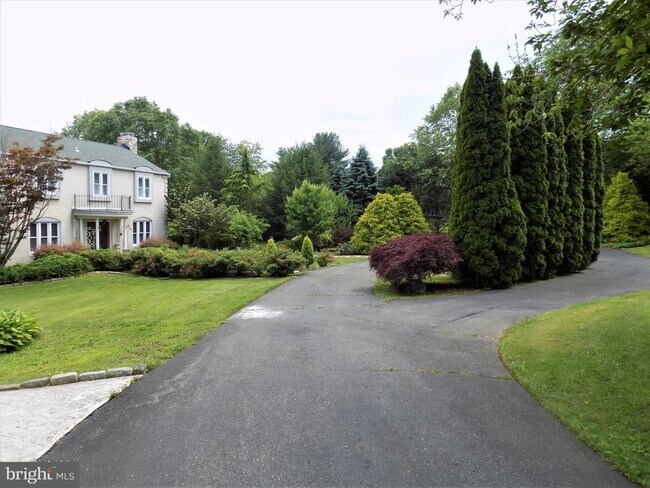 Building Photo - 313 Glenville Rd