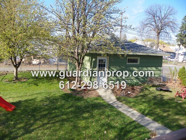 Building Photo - 983 Edmund Ave W