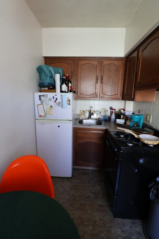 Building Photo - 1910 Pine St