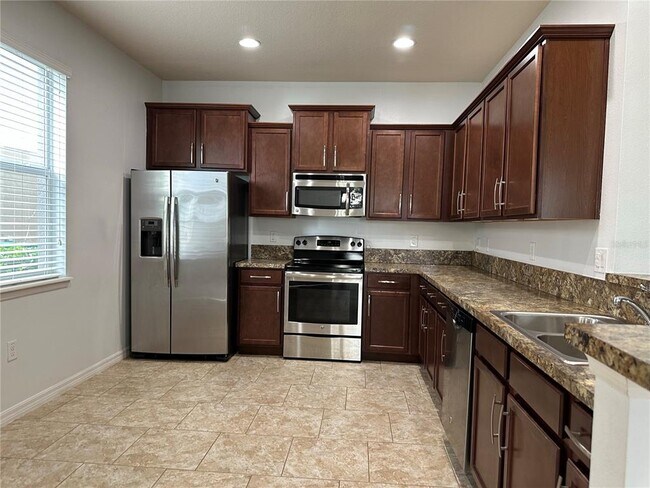 Building Photo - 6568 S Goldenrod Rd