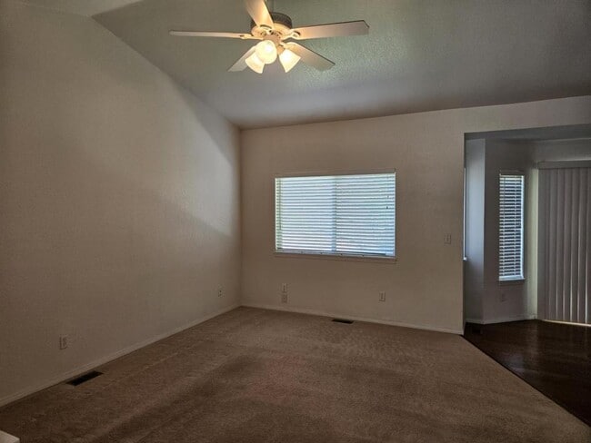 Building Photo - 500 Rider Ridge Dr