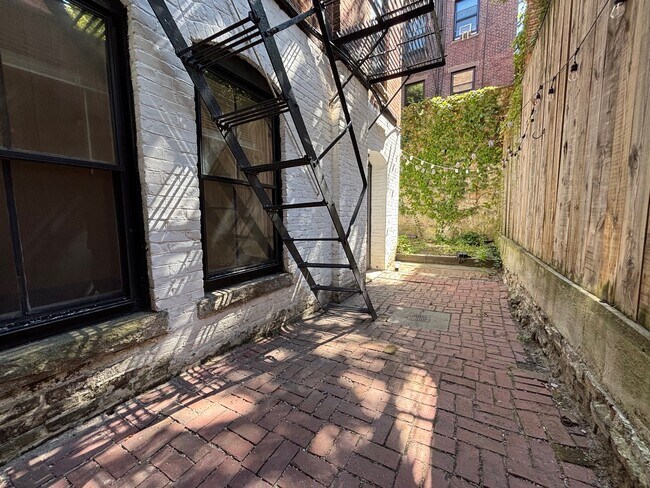 Building Photo - 69 Myrtle St