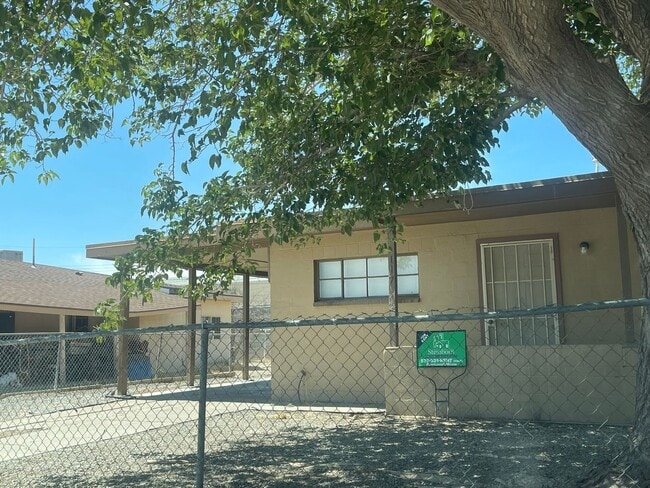 Building Photo - Cute 3-bedroom, 1-bathroom Home