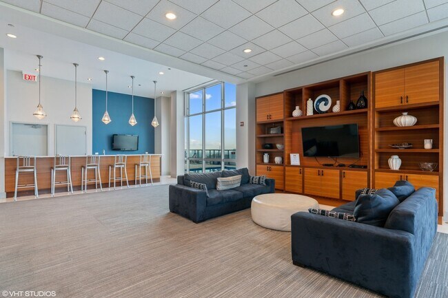 Rooftop community room - 1629 S Prairie Ave