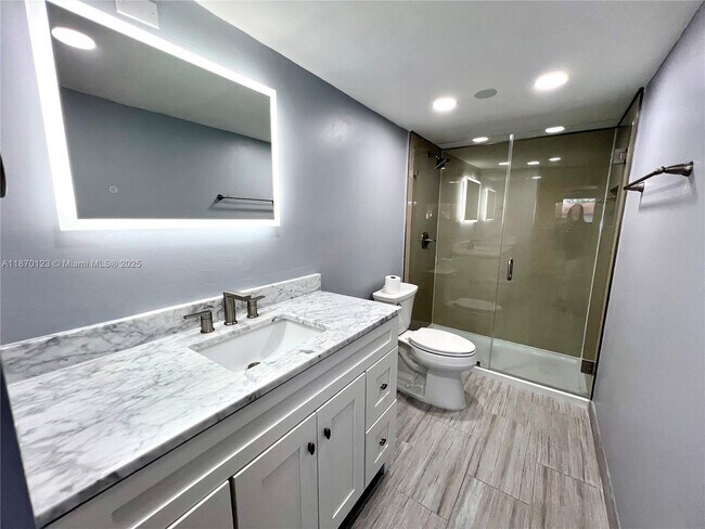 Building Photo - 1340 W 41st St