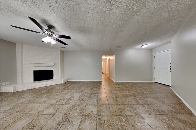 Building Photo - 18538 Spinney Ln