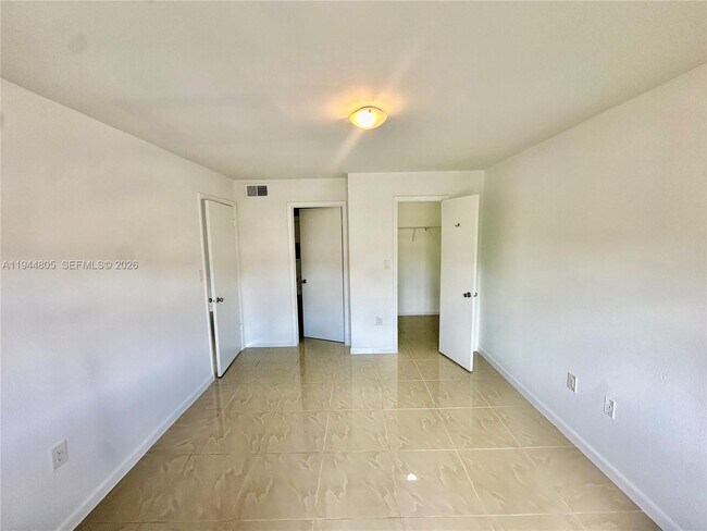 Building Photo - 10440 SW 156th Ct