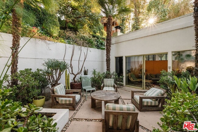 Building Photo - 1530 N Easterly Terrace