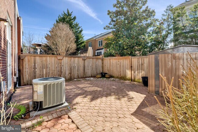 Building Photo - 8505 Jeffersonian Ct