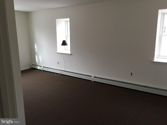 Building Photo - 809 N Bethlehem Pike