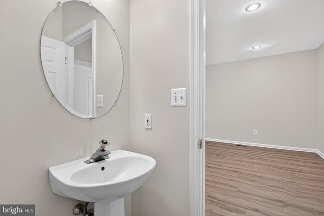Building Photo - 102 Ashley Way