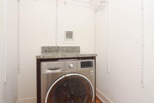 Building Photo - 2737 N Mildred Ave