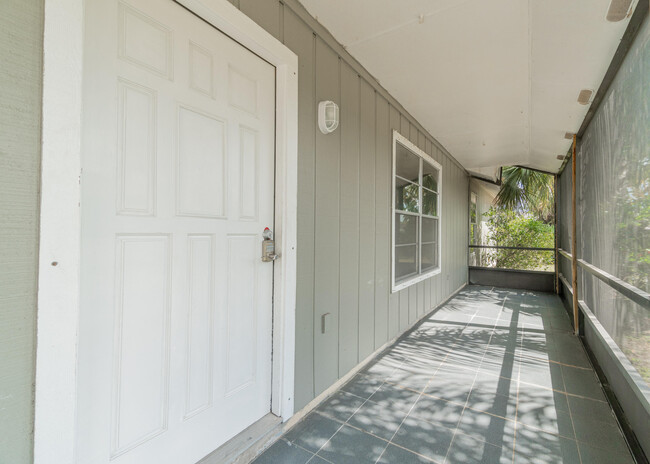 Building Photo - 602 SE Ridgely Ave