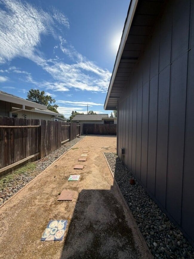 Building Photo - 1643 Ashley Ave