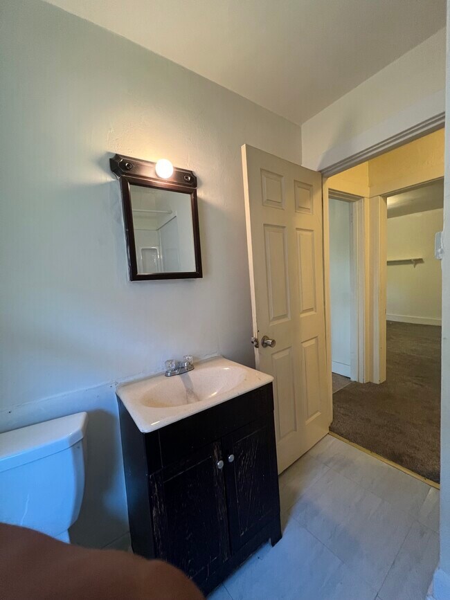 Building Photo - 1207 Sarah St