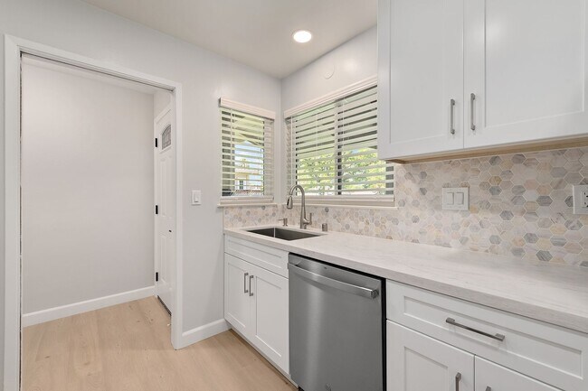 Building Photo - Remodeled 3BD/2BA Home with Award Winning Schools!