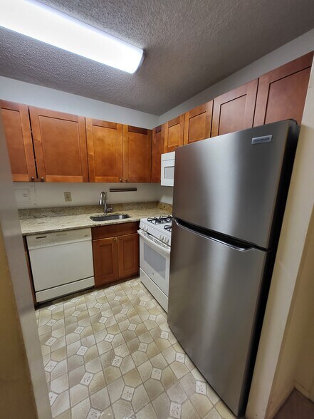 Building Photo - 5225 Pooks Hill Rd