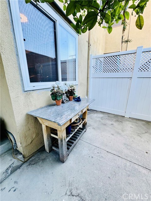 Building Photo - 6225 Coldwater Canyon Ave