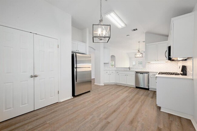 Building Photo - 2201 Portwood Bend Cove