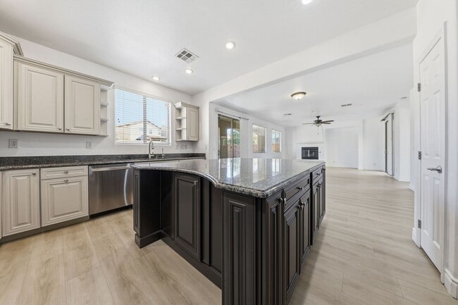 Building Photo - Luxury Golf Resort Living in Guard-Gated Tuscany – Henderson