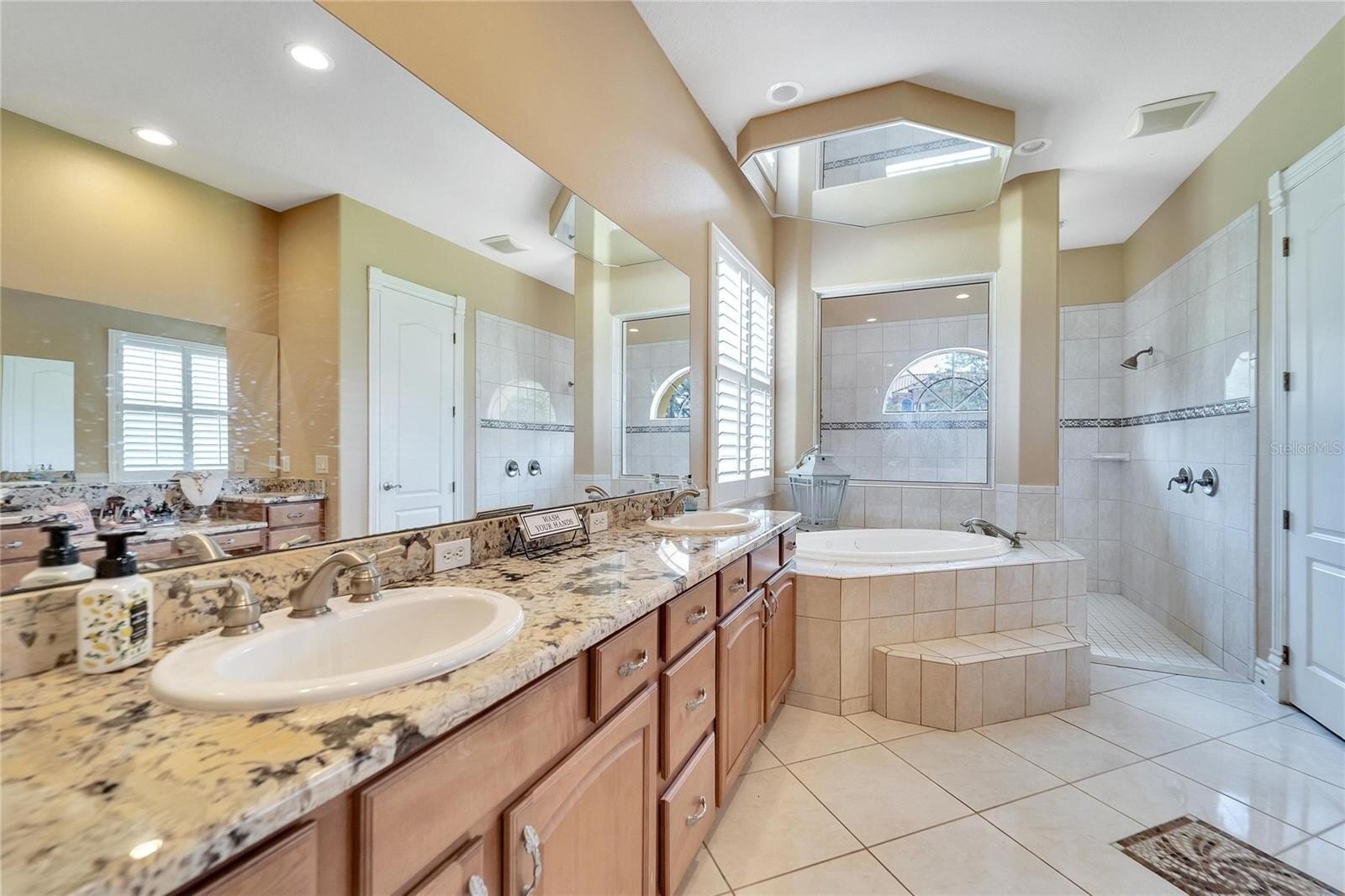 Building Photo - 2656 Wyndsor Oaks Way