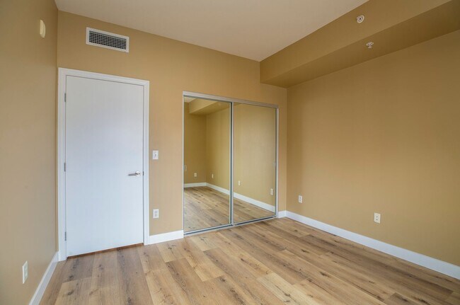 Building Photo - Stylish & Spacious Courtyard-Facing Condo in the Heart of Gaslamp