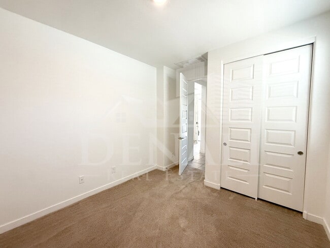Building Photo - 1636 W Estes Way
