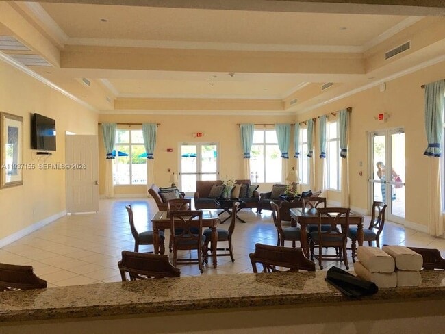 Building Photo - 230 SE 29th Ave