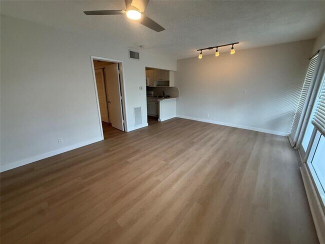 Building Photo - 4009 NE 21st Ave