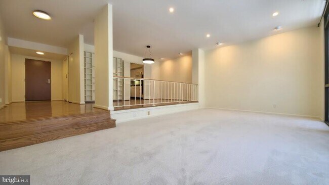 Building Photo - 4960 Sentinel Dr