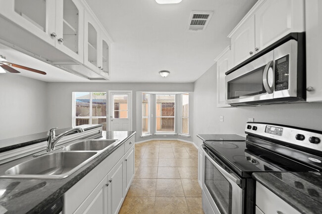 Primary Photo - 13447 Castilian Dr