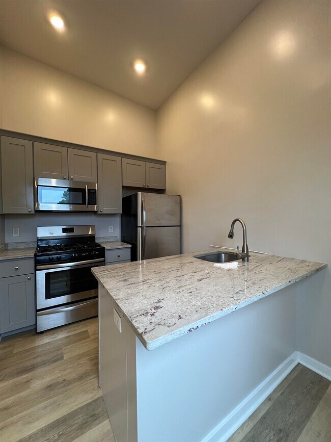 Building Photo - 304 Ege Ave
