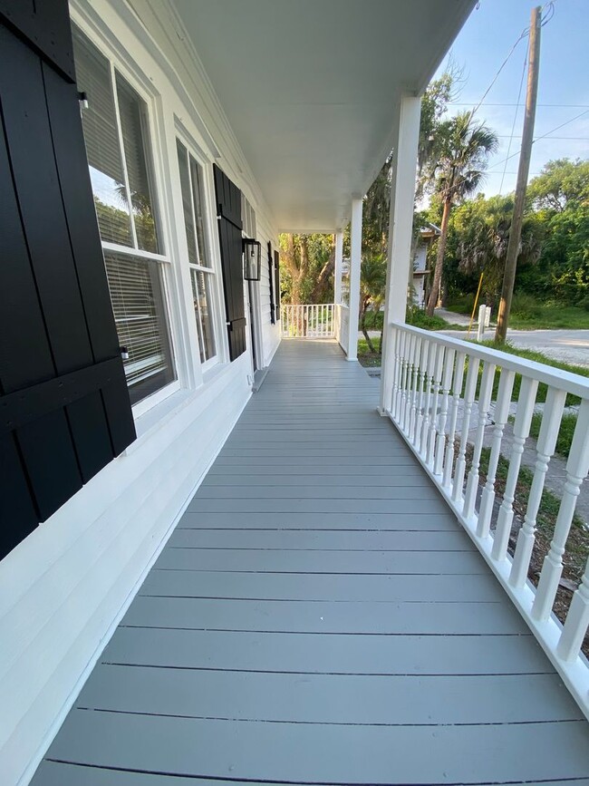 Building Photo - Move in Special. Spacious 3 Bed, 2 Bath First-Floor. Lawn Care Included. Pet Friendly. Flagler Co...