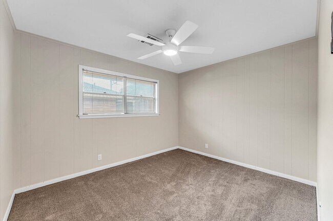 Building Photo - 6327 Wynnwood Ln