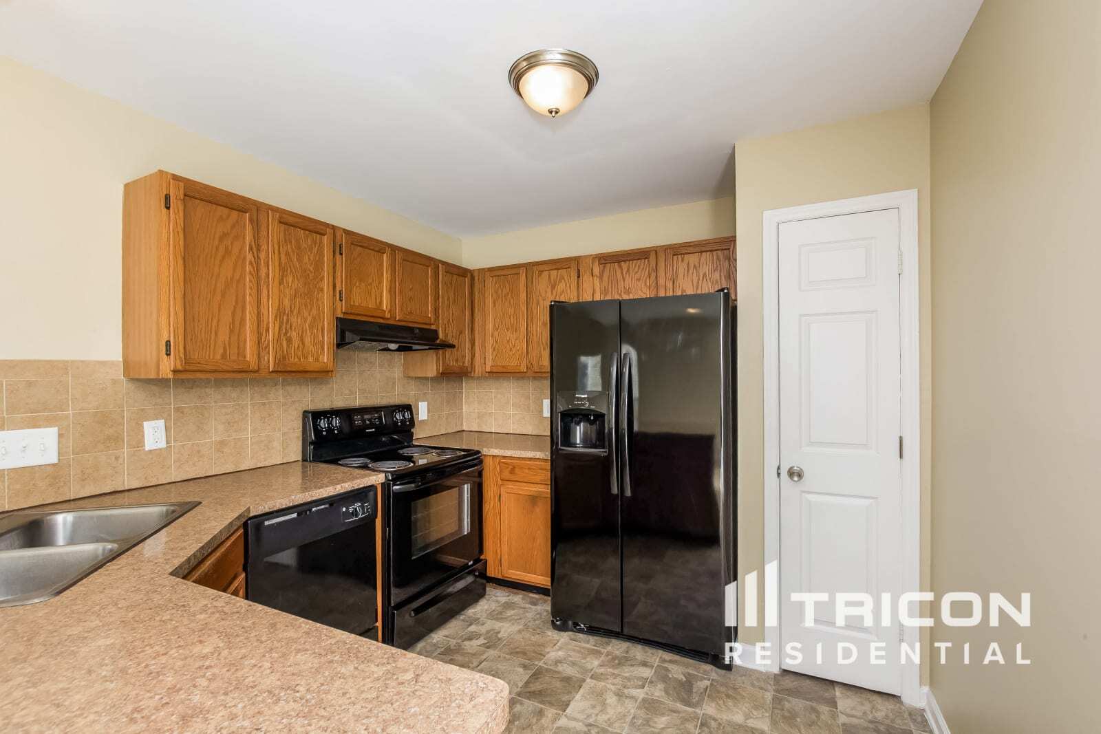 Building Photo - 5407 River Falls Dr