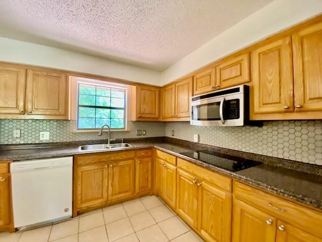 Building Photo - 2125 Forest Oaks Dr