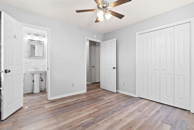 Building Photo - $500 off first months rent