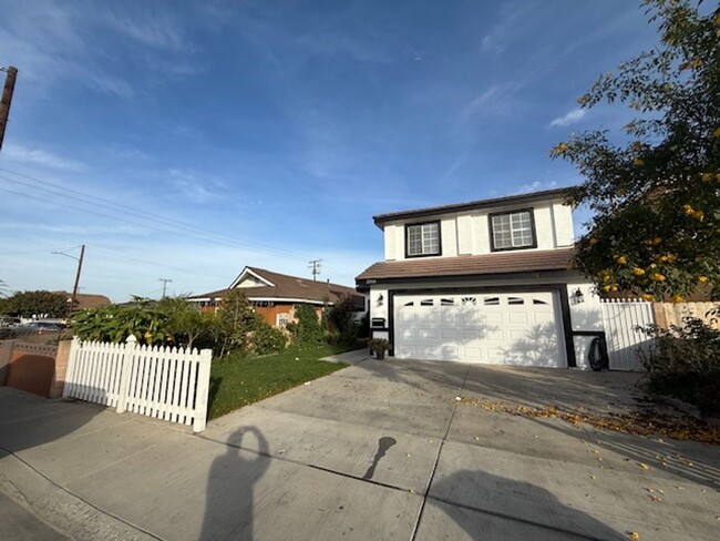 Building Photo - Renovated detached home in Hawaiian Gardens