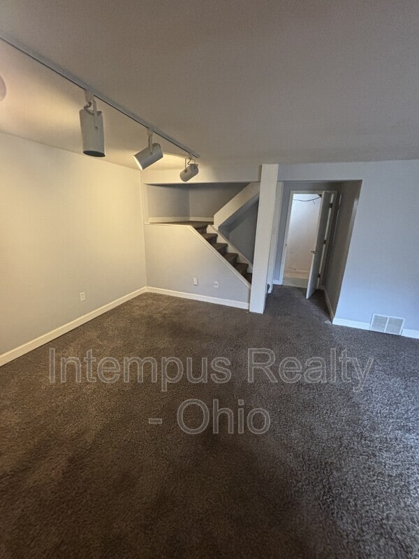 Building Photo - 4994 Wintersong Ln