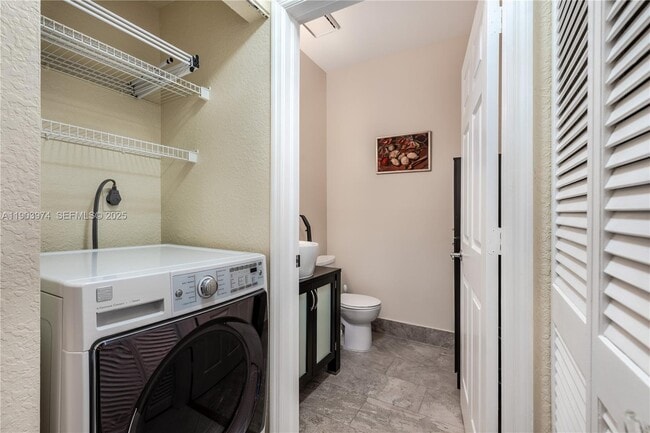 Building Photo - 1275 Yellowheart Way